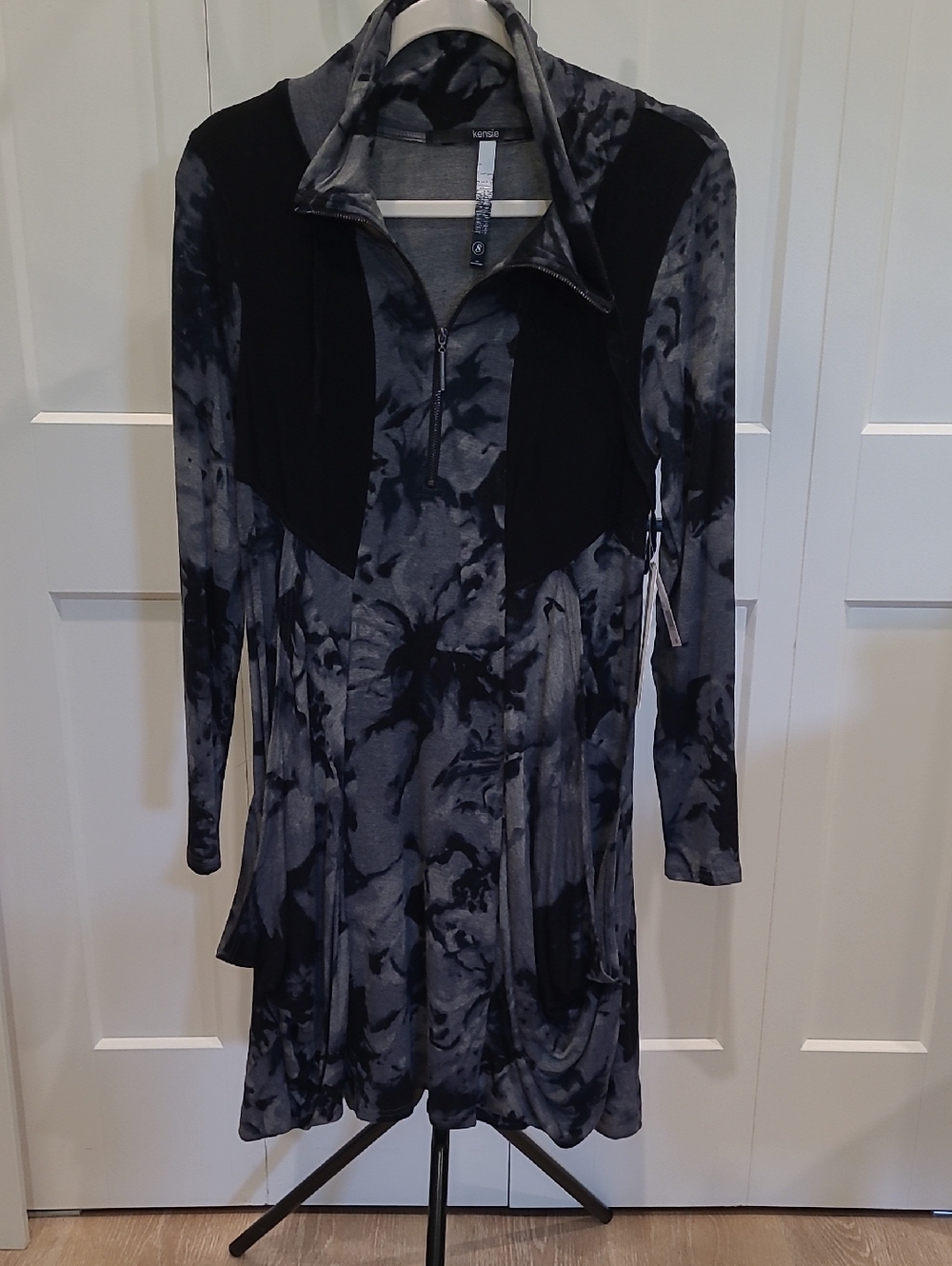 Kensie Black & Gray Tie-Dye Zip-Front Long Sleeve Dress